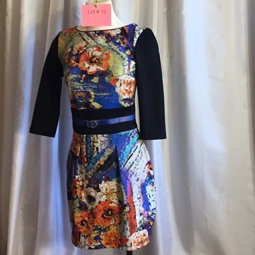 Mosaic patterned front dress with 3/4 length sleeve & attached belt